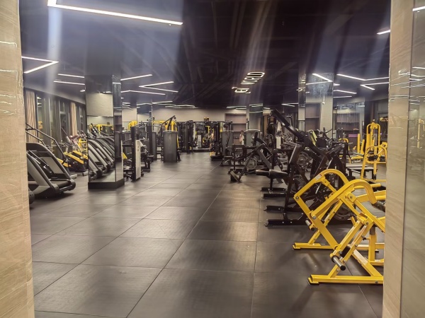勐拉新世界公司健身房